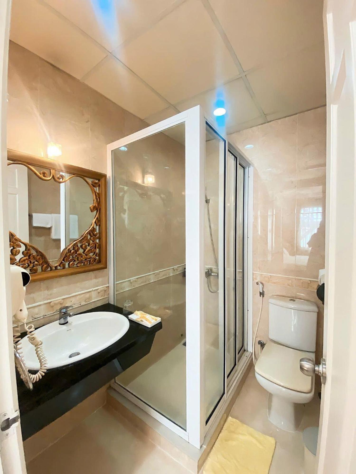 Hoang Thanh Thuy Airport Hotel 2 - Gan Am Thuc Dem Cho Hoang Hoa Tham Хошимин Екстериор снимка