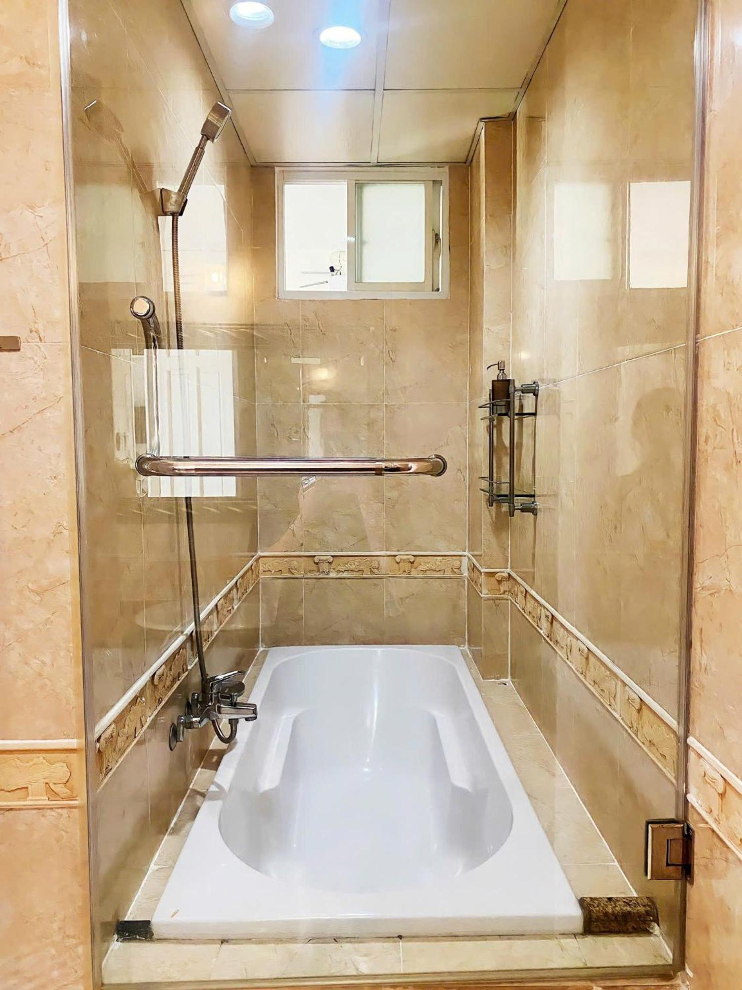 Hoang Thanh Thuy Airport Hotel 2 - Gan Am Thuc Dem Cho Hoang Hoa Tham Хошимин Екстериор снимка