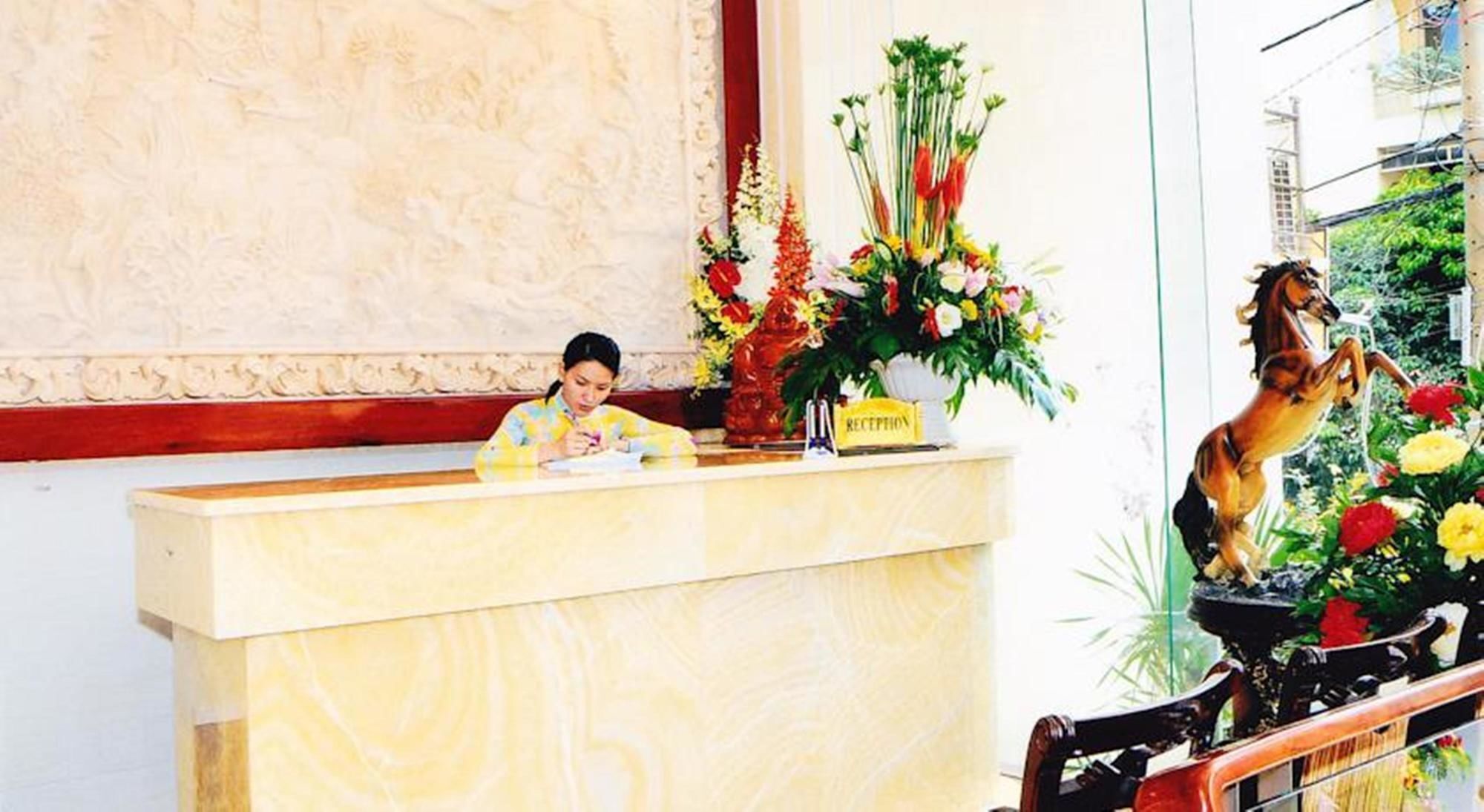 Hoang Thanh Thuy Airport Hotel 2 - Gan Am Thuc Dem Cho Hoang Hoa Tham Хошимин Екстериор снимка